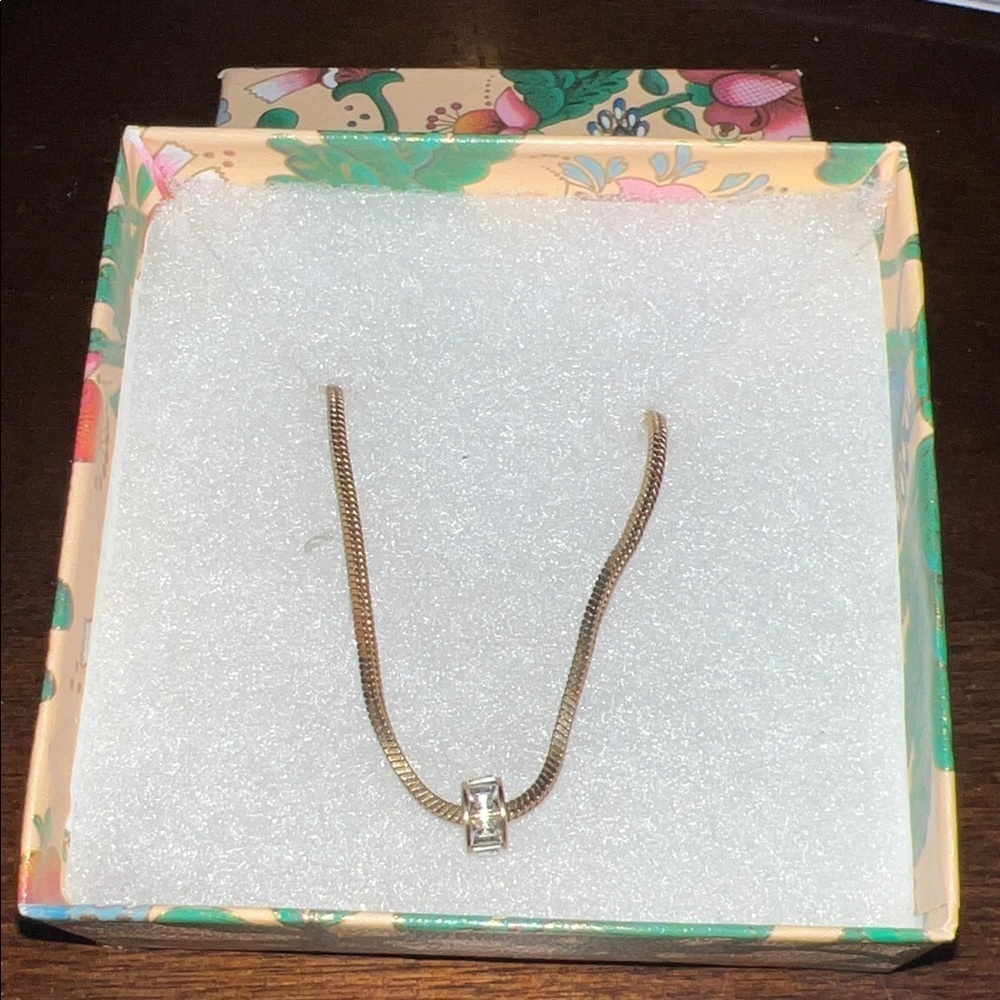 Elegant Gold Necklace with Clear Gemstone